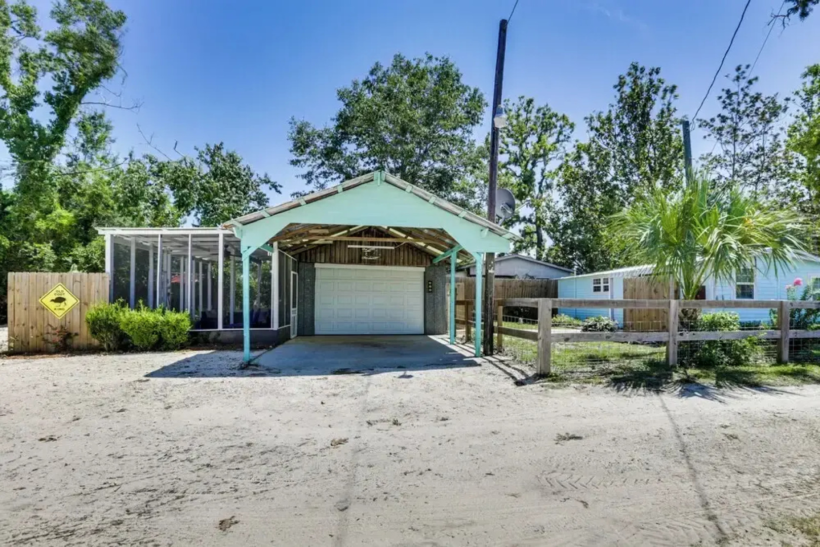 Walk to Pier & River: Dtwn Steinhatchee Escape!