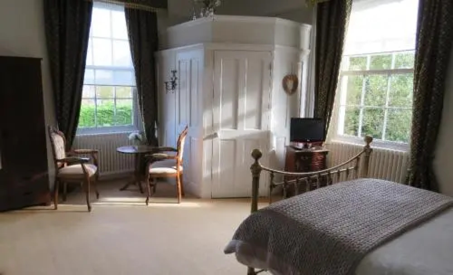 Hollybank Bed and Breakfast
