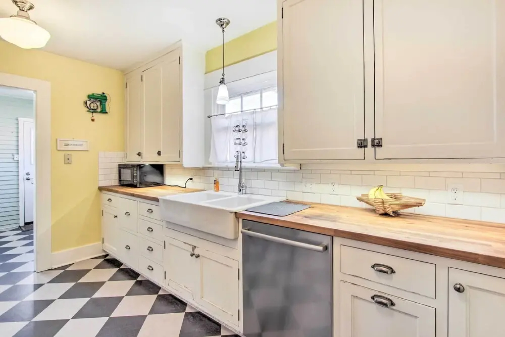 Charming Eugene Vacation Home: 1 Mi to Dtwn!