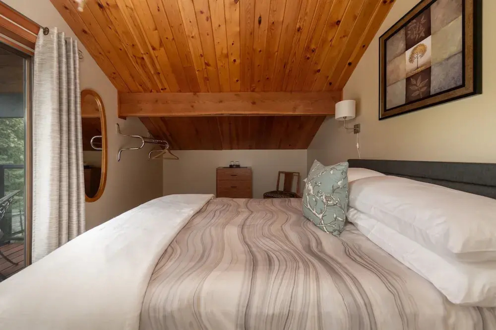 Mount Robson Mountain River Lodge