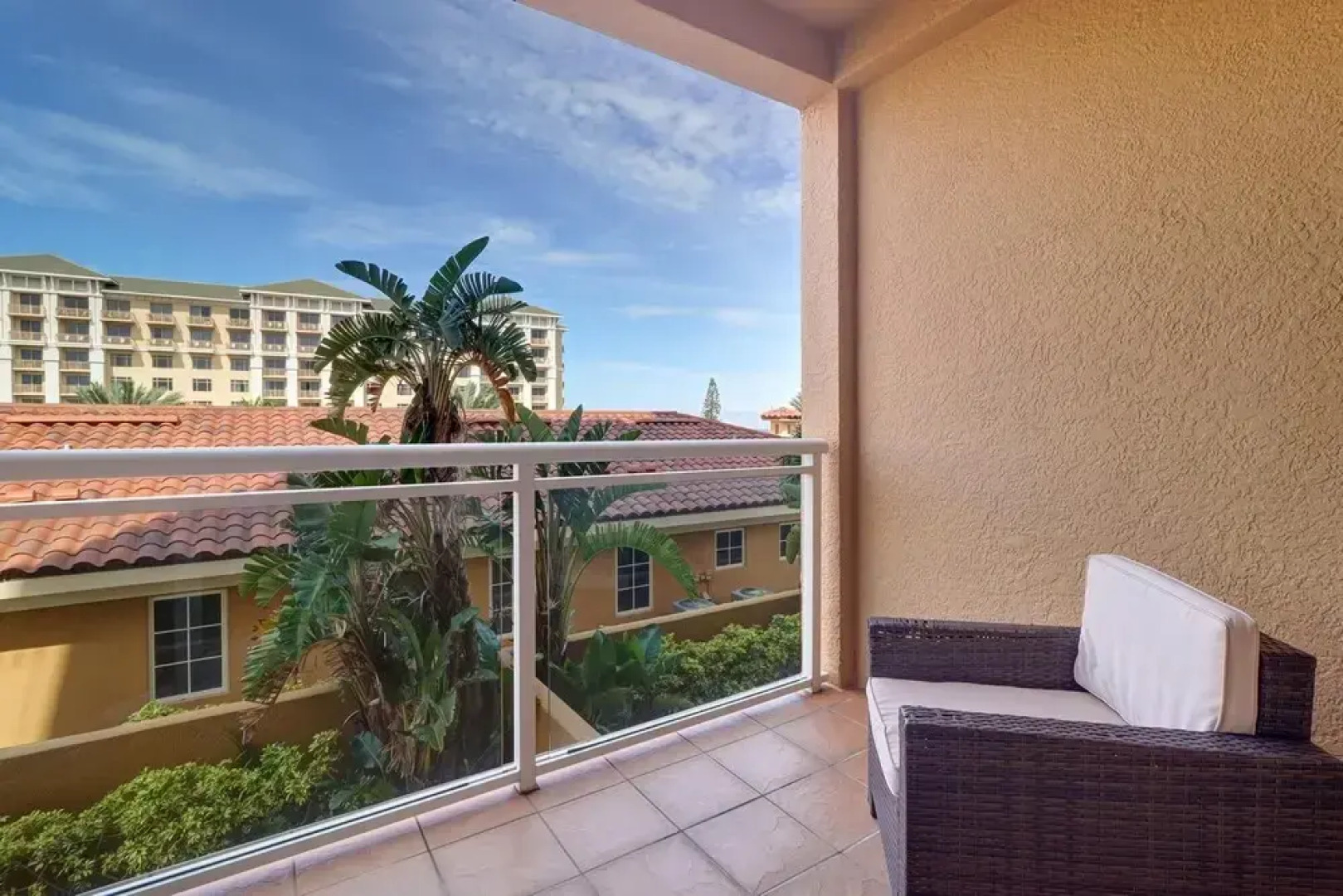 Stunning Beach Front 3 Bd Apartment @ Clearwater Belle Harbor 401