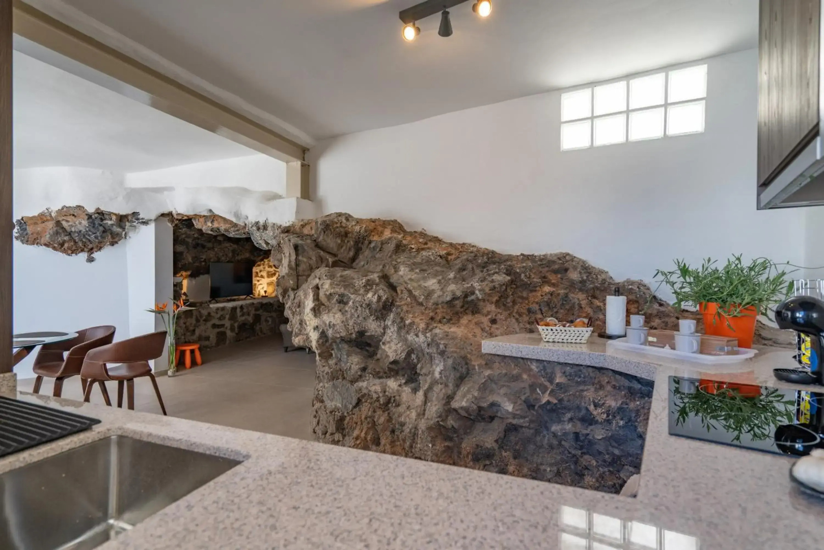 Spectacular Cave with two large terraces (70m2) by the sea