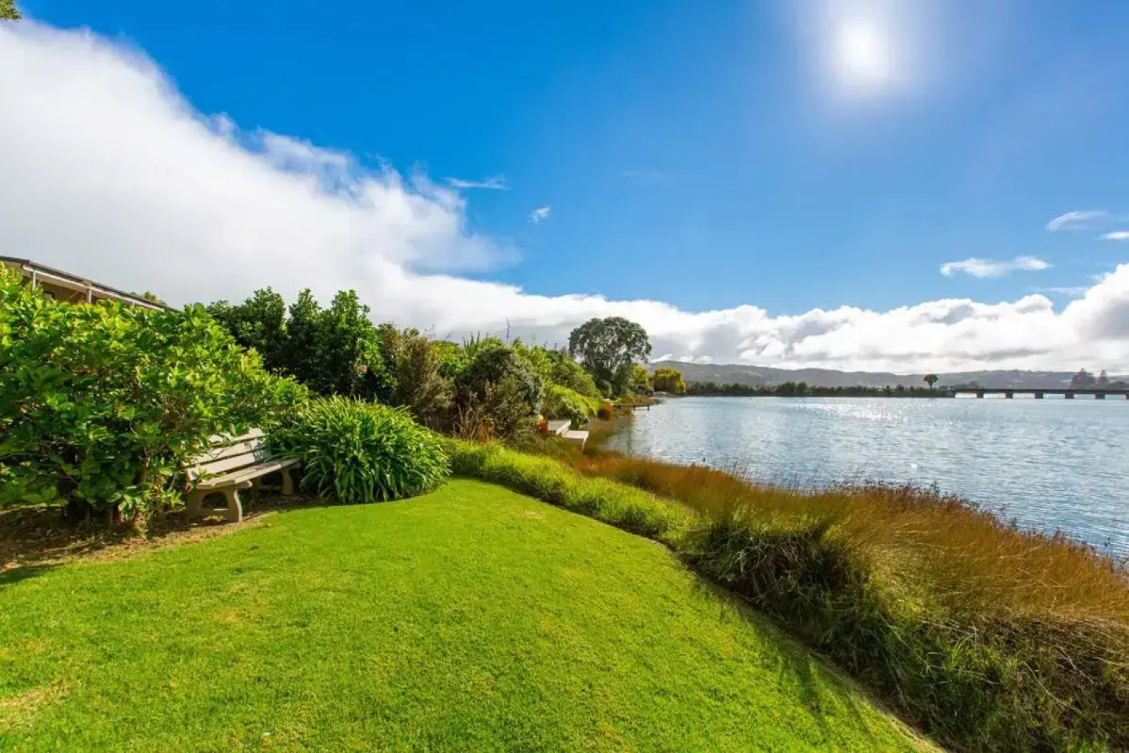 Waterfront Bach - Raglan Bach