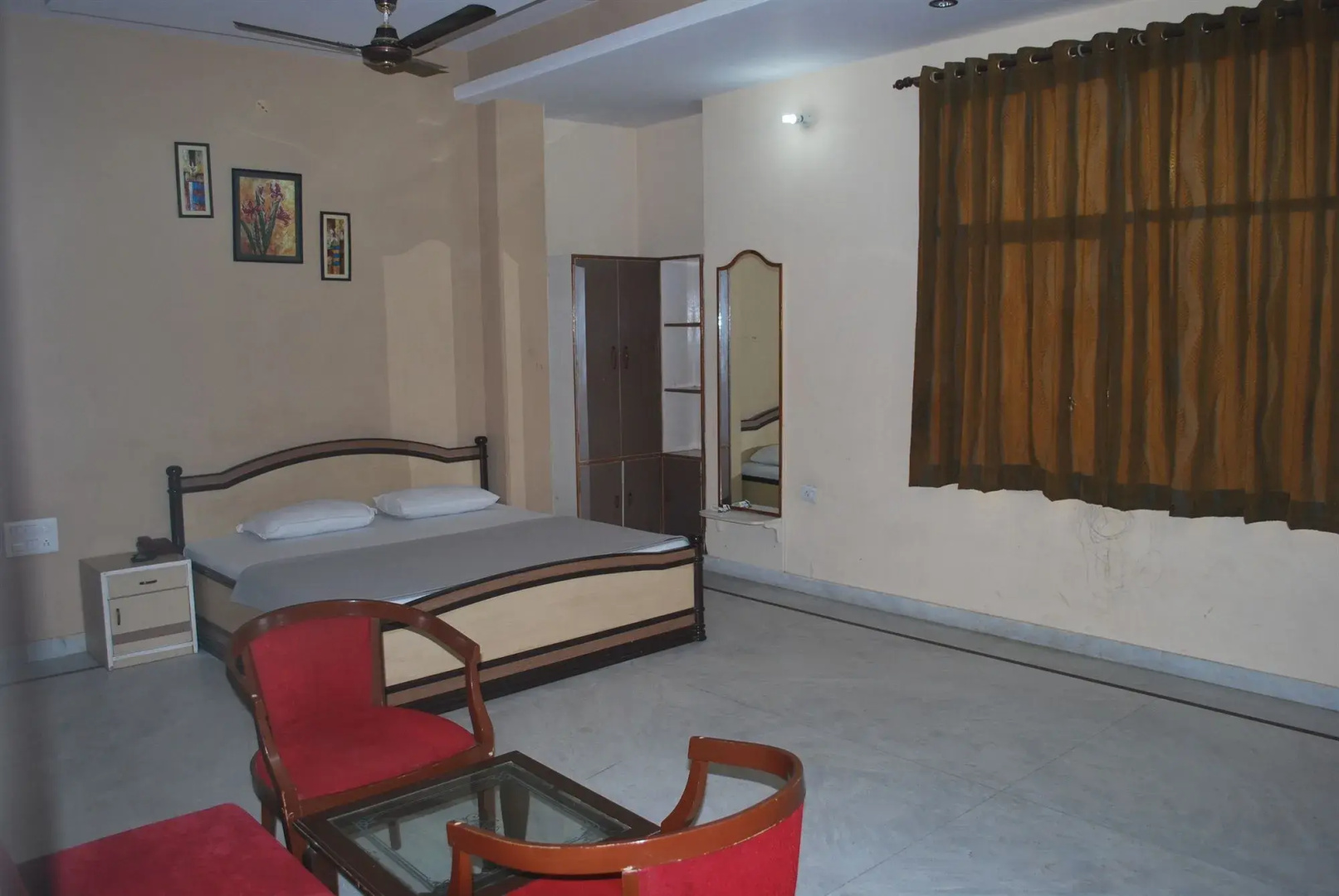 Hotel Mansarovar Palace