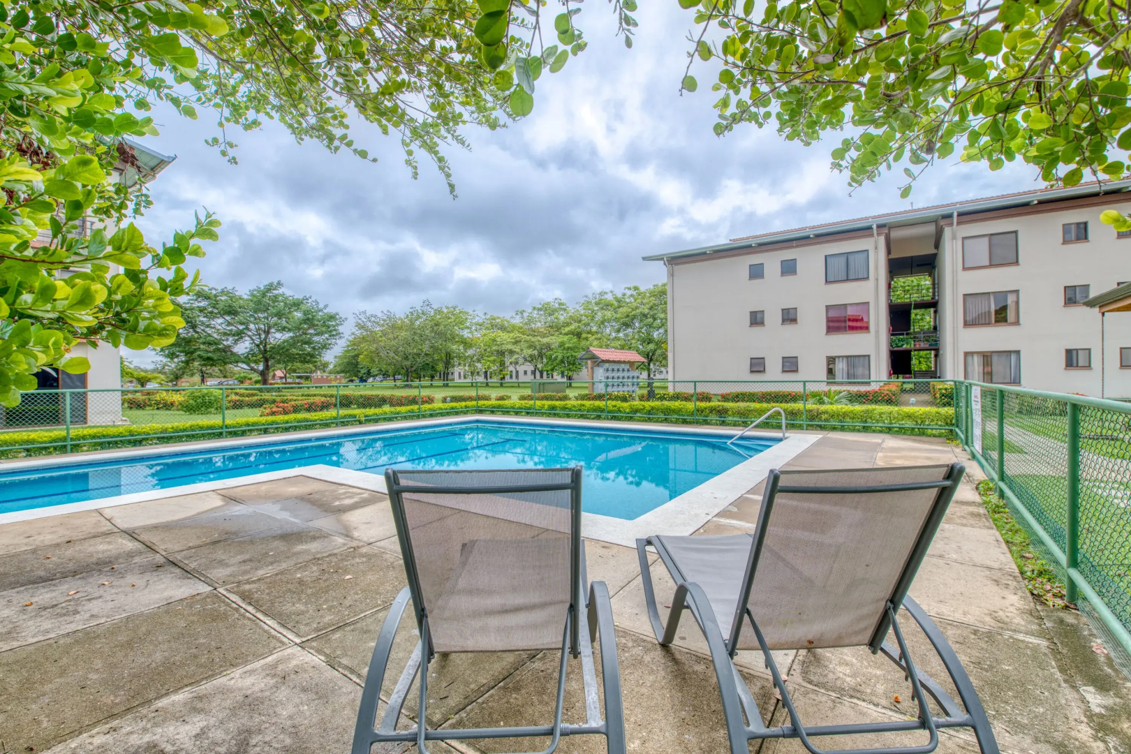 Golden Getaway Apartments