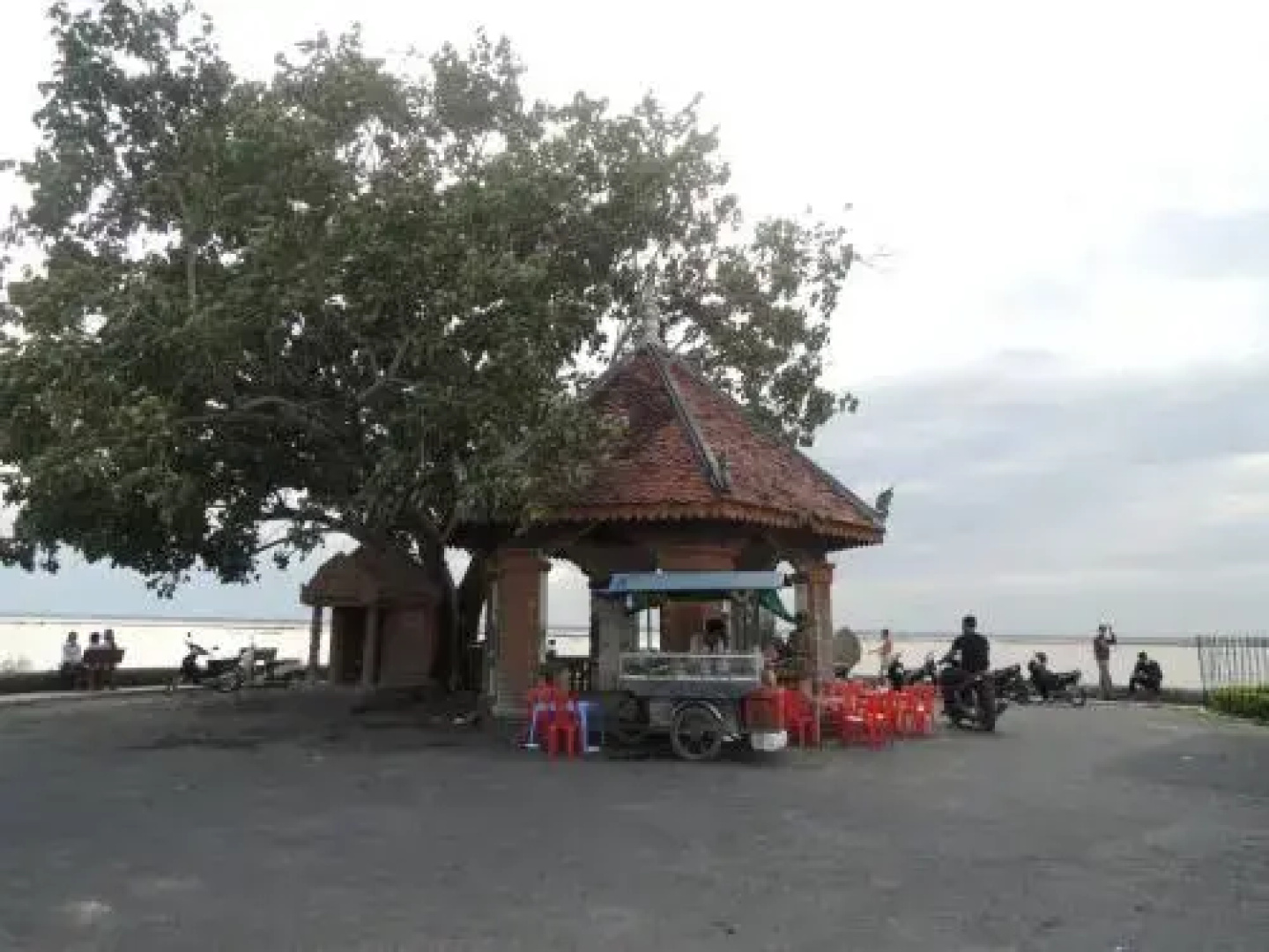 Roeung Loeung Mittapheap Restaurant & Hotel