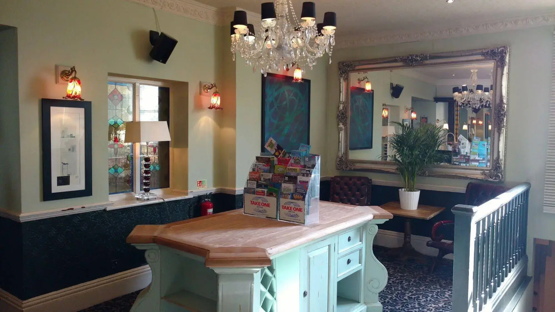 Royal Hotel, Bar & Grill