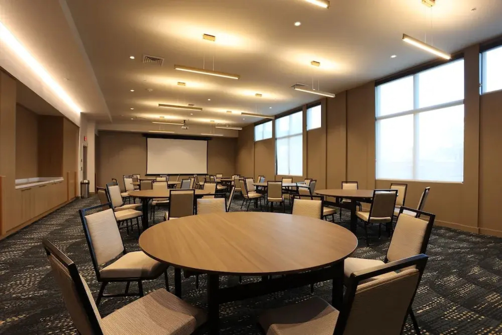 Cedartree Hotel Portland Hillsboro