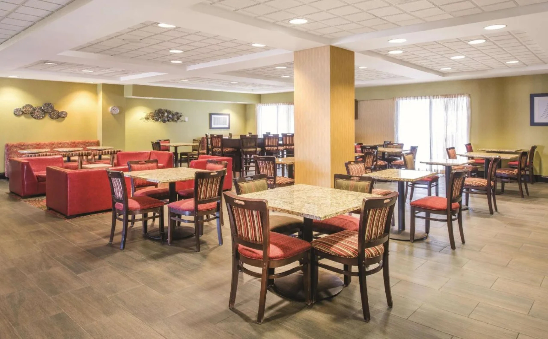 Holiday Inn Express St. Louis Arpt Maryland Hgts