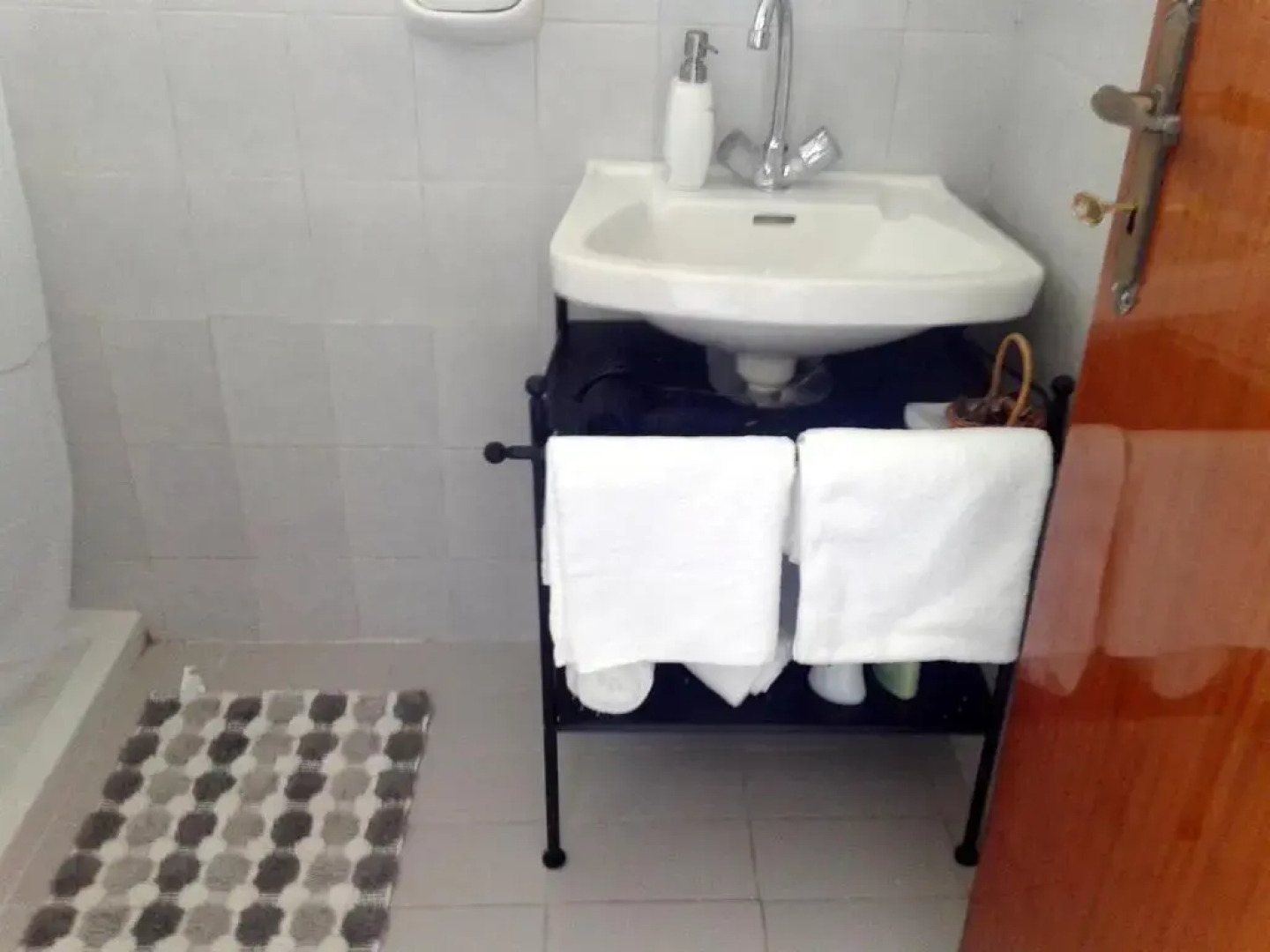 Merryland Studios & Apartments