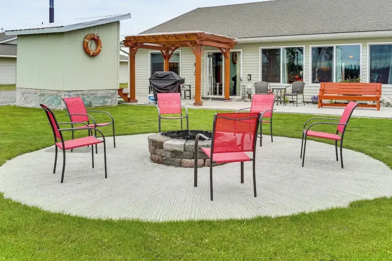 Soldotna Home w/ Yard, Walk to Kenai River!