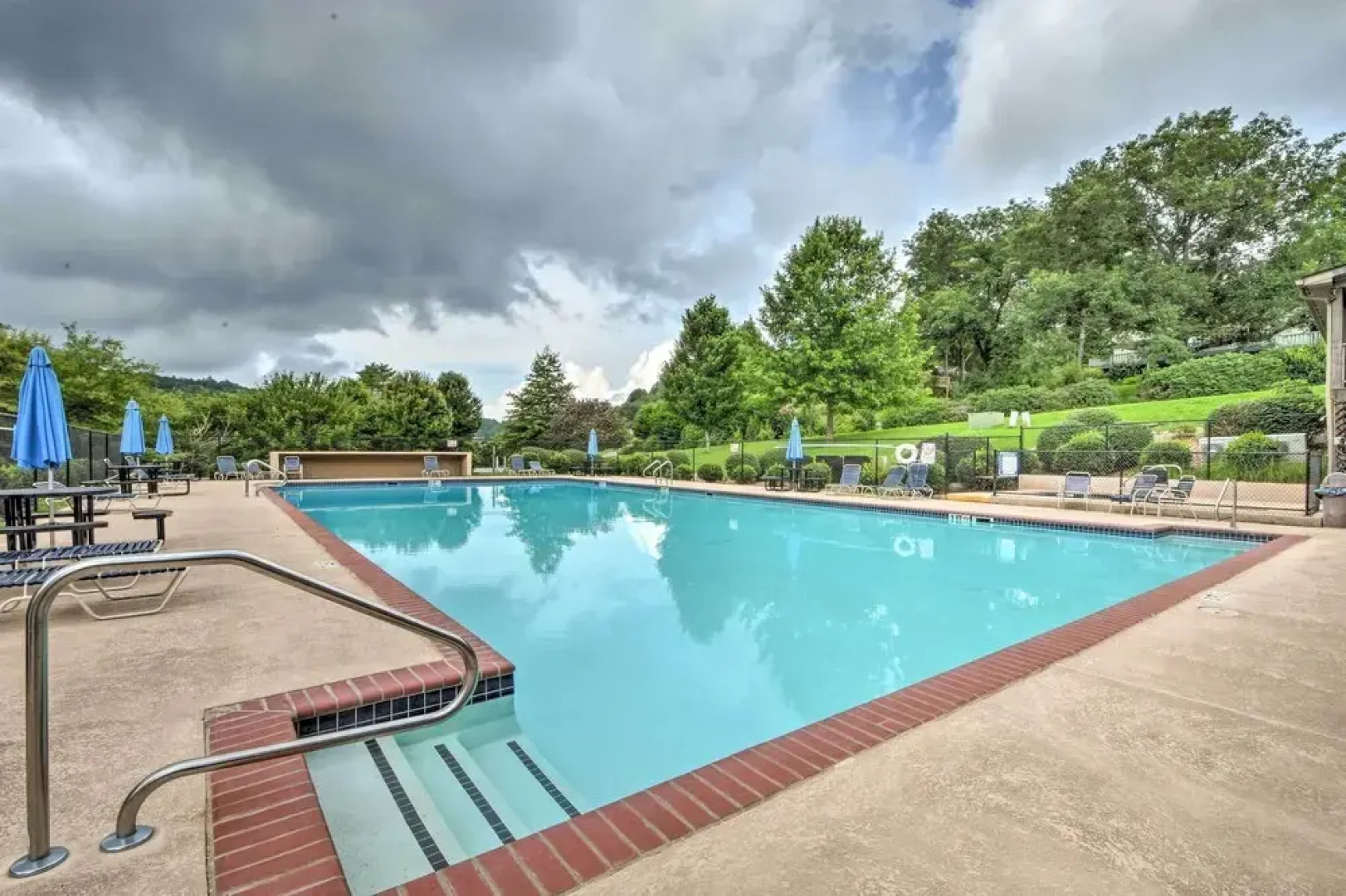 Spacious Sky Valley Home With Resort Perks!