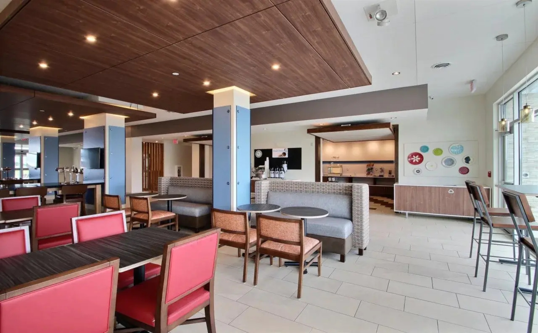 Holiday Inn Express & Suites Fond Du Lac by IHG