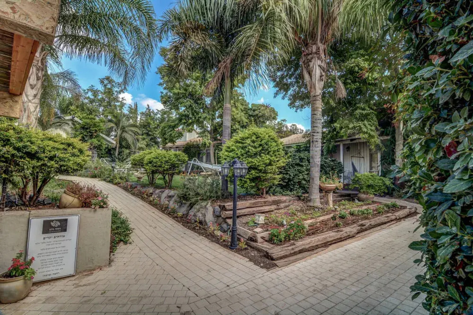 The White Cabins - Home