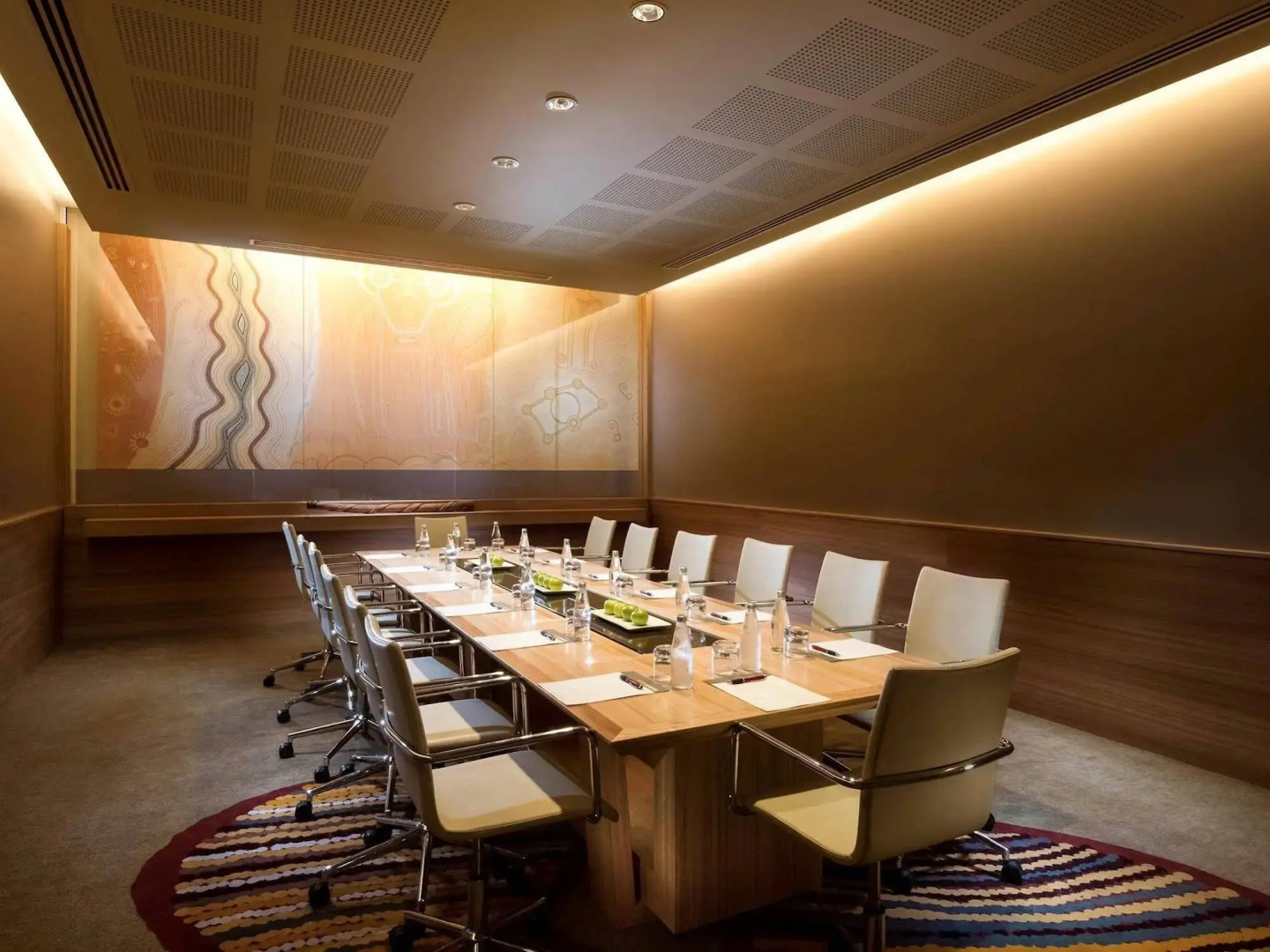 Outback Hotel & Lodge