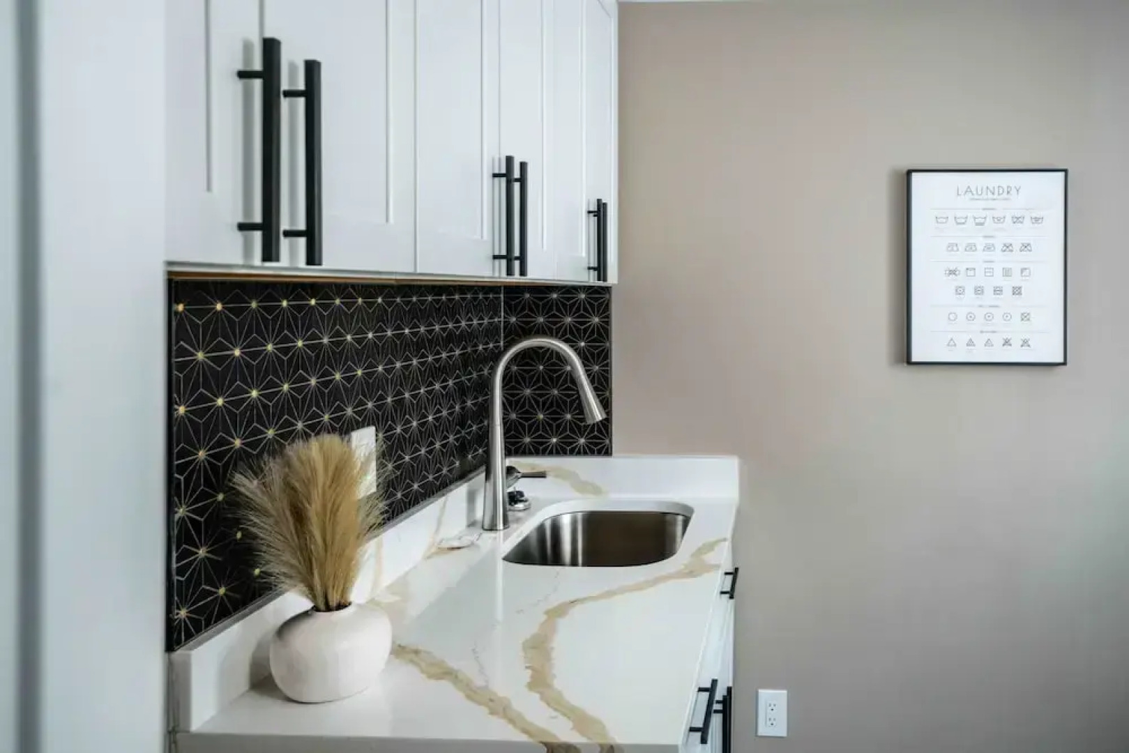 Gatsby Theme Near Downtown w Game Room, EV Charger