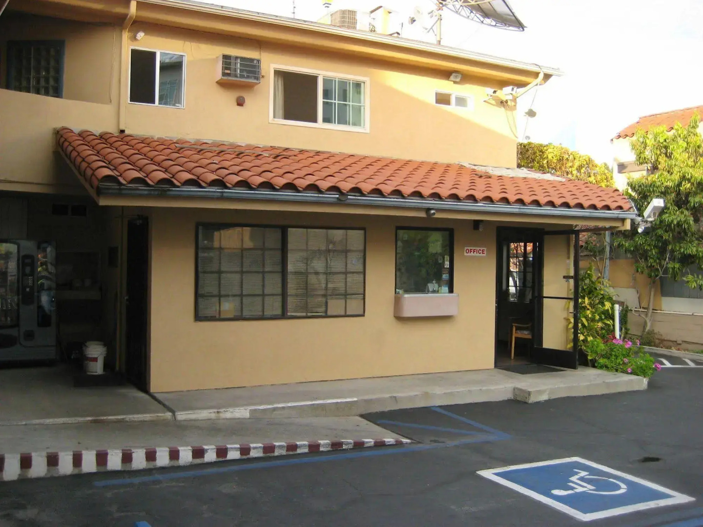 Hollywood La Brea Inn