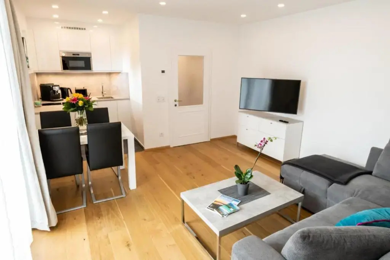 Tom's Seeblick Domizil