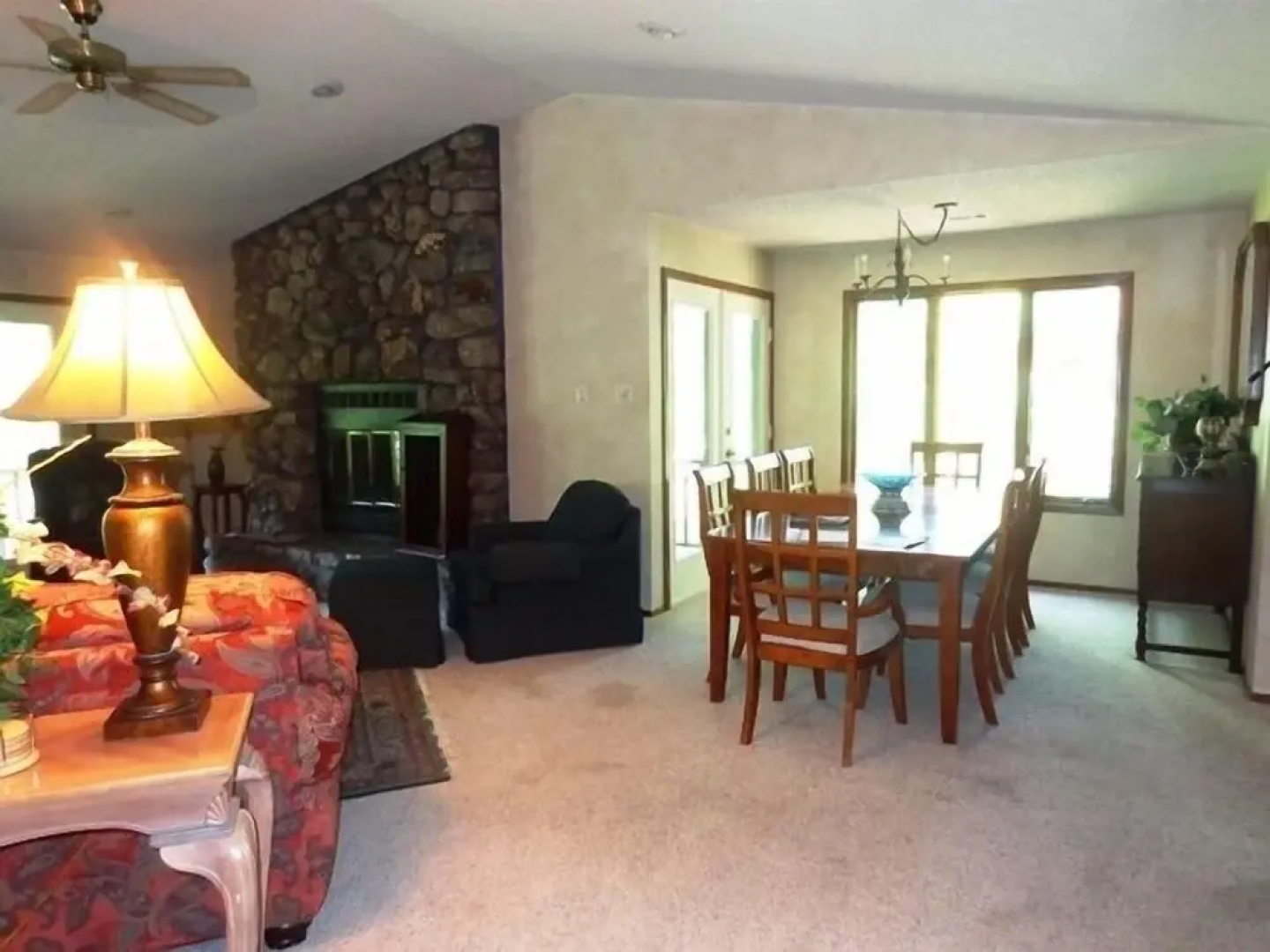 Forest view, log-sided two bedroom, two bath condo on Lake Ouachita. by RedAwning