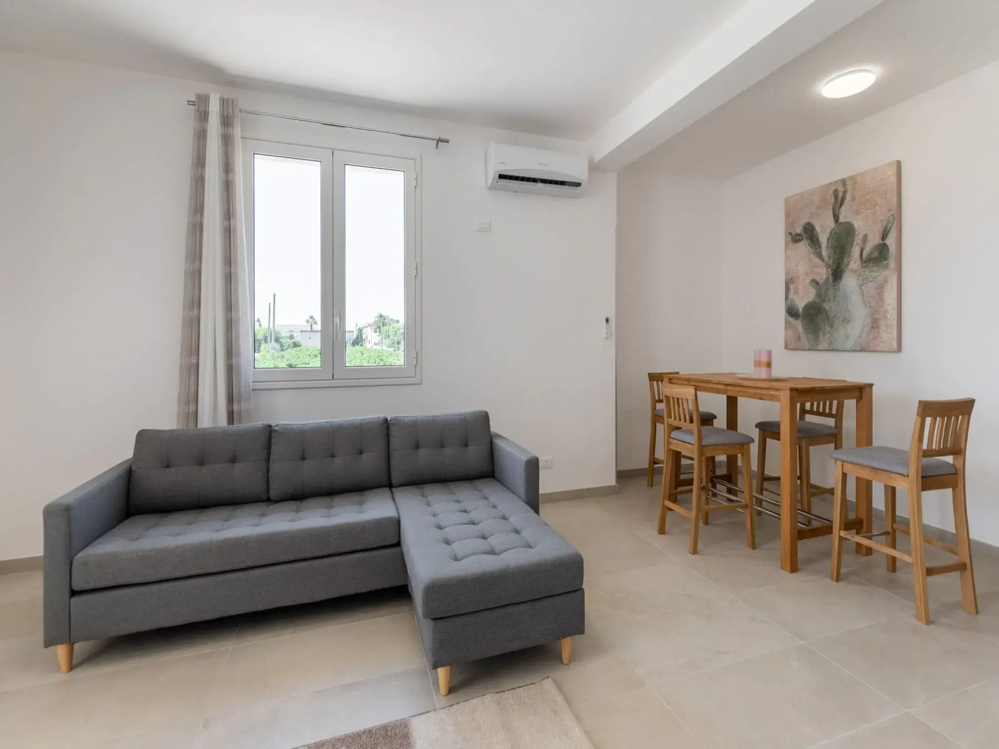 Detached villa with air conditioning