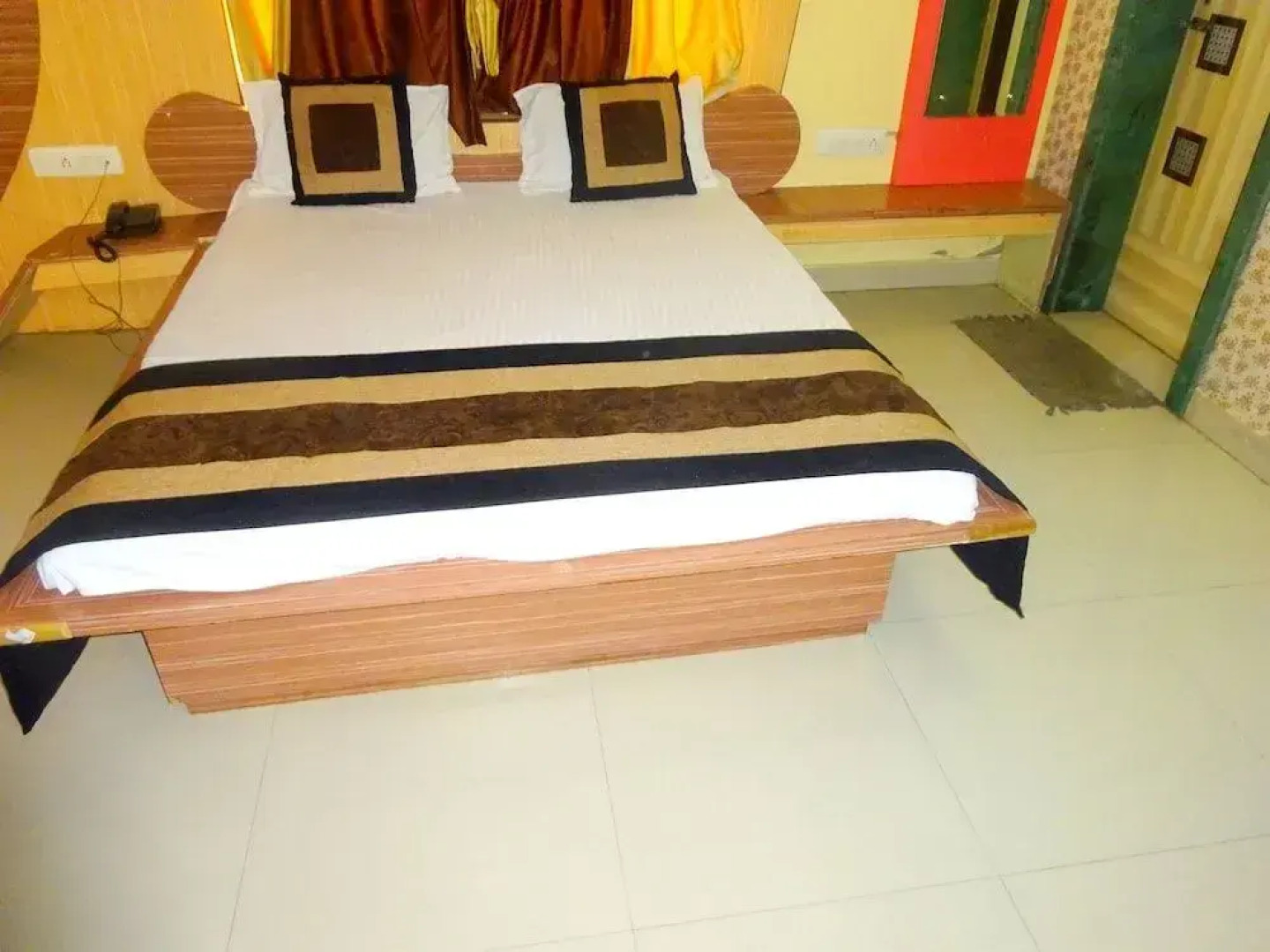 Hotel Raj Palace by Sky Stays