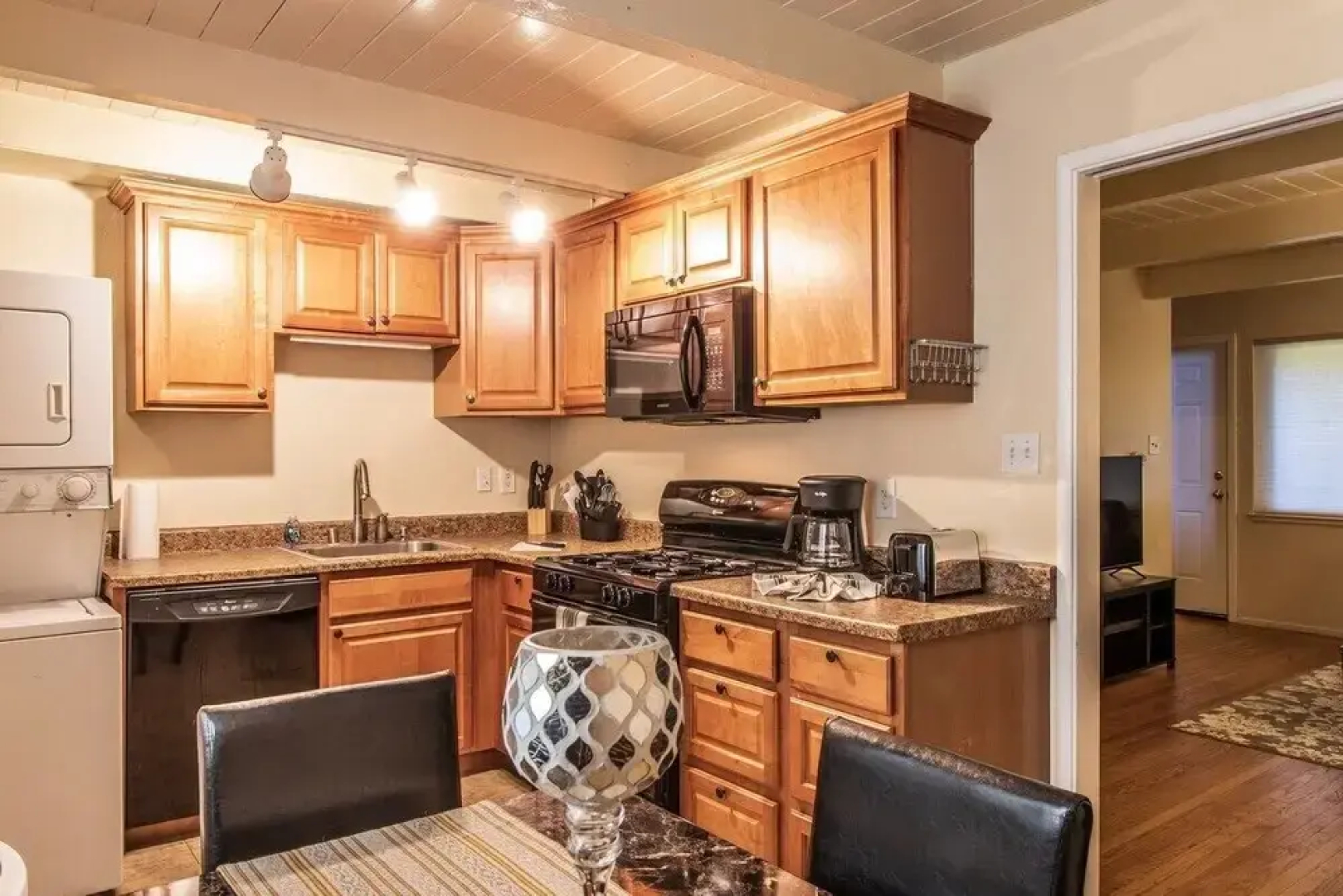 Cozy Richmond Two Bedroom