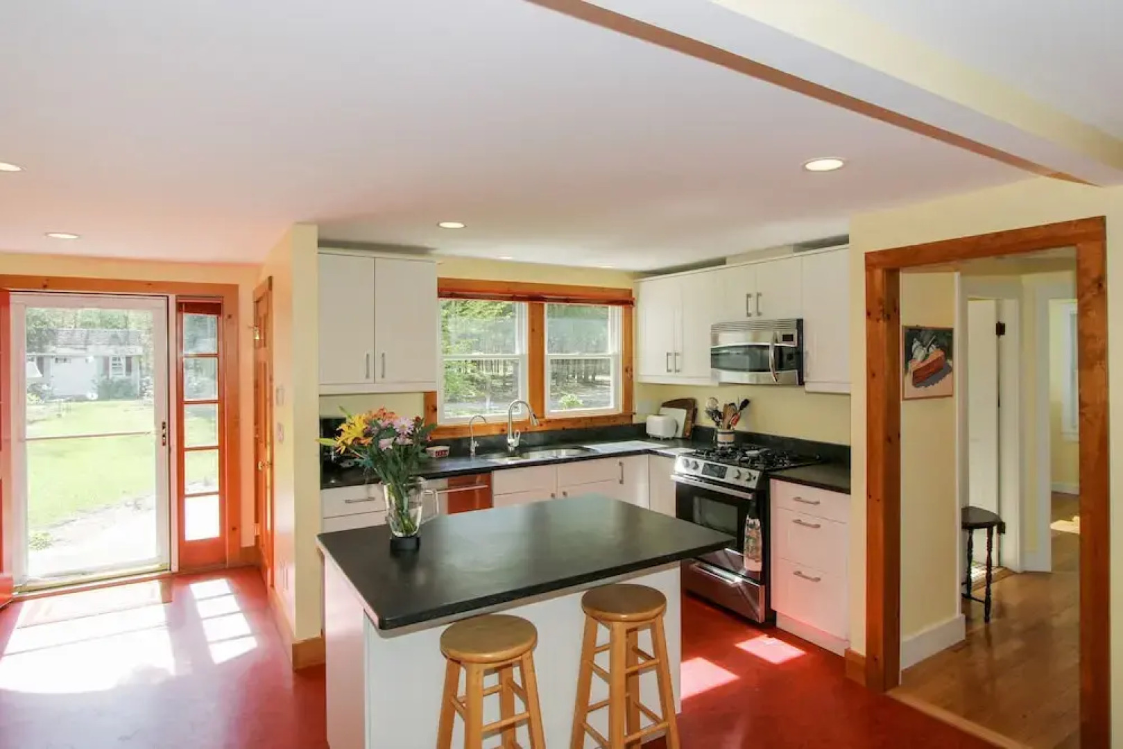 Tranquil 4br On Bourneâ€™s Pond 4 Bedroom Home