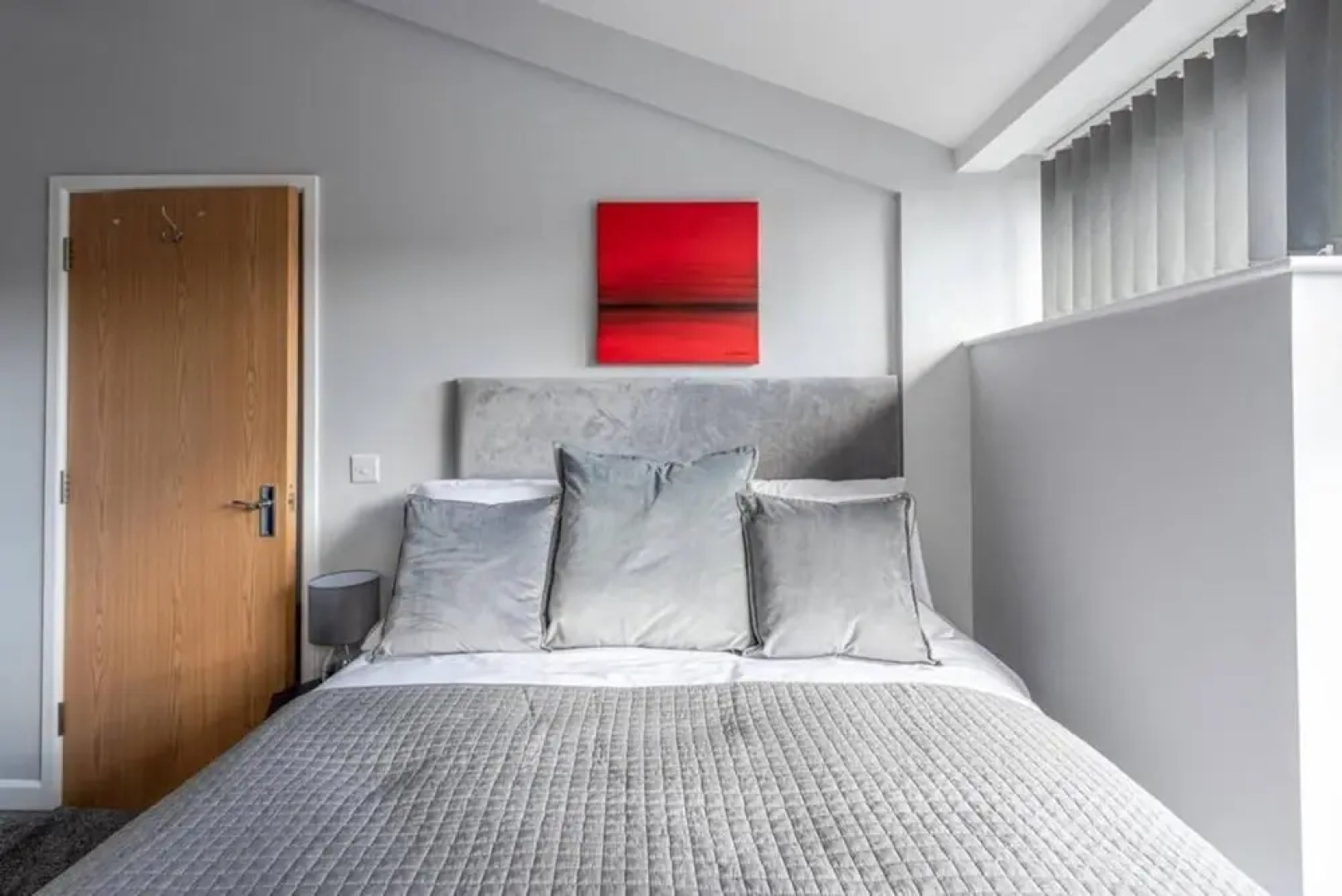 Riverside Balcony With Parking Minutes To Saltaire