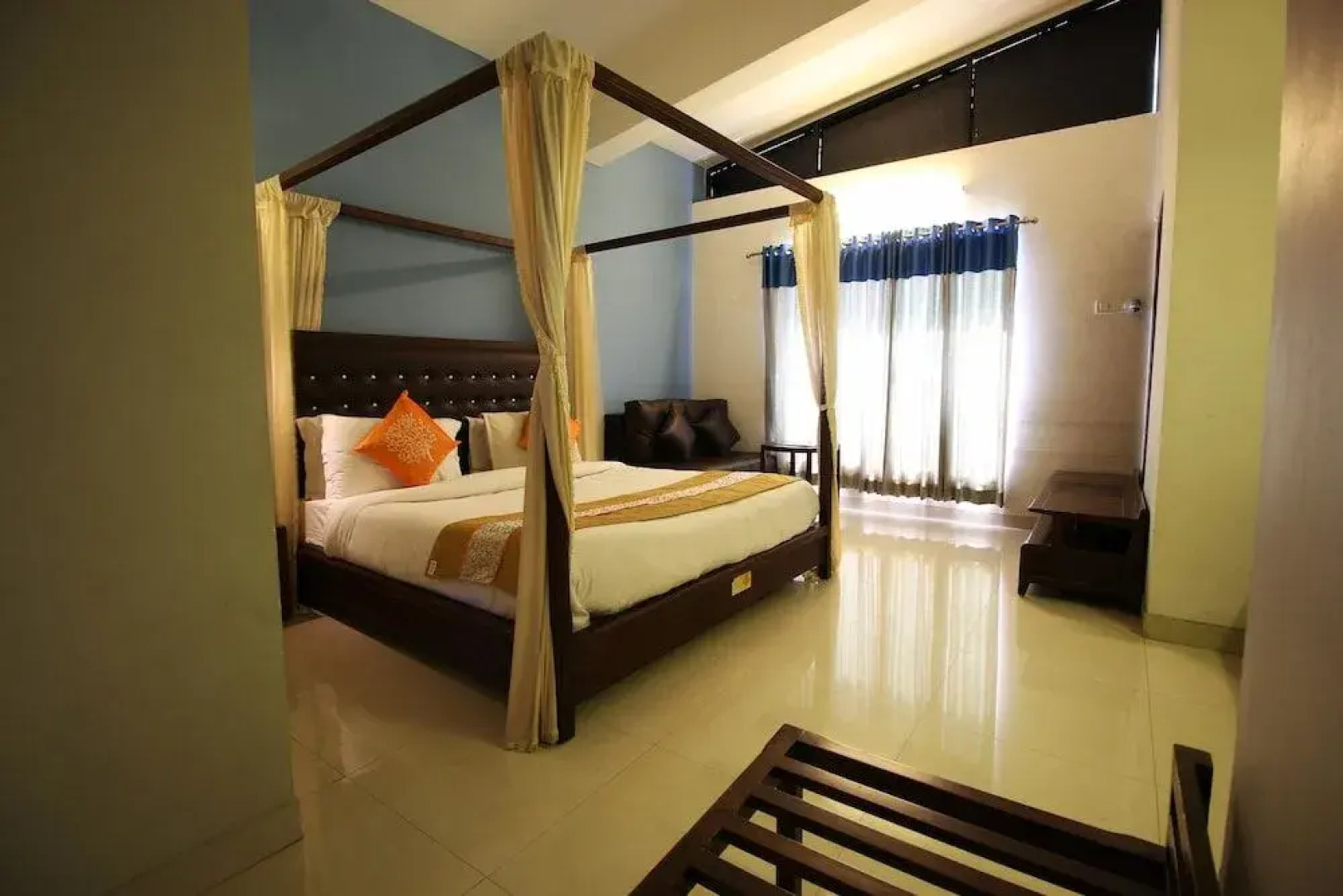 OYO 1968 Hotel Krishna Park Resort