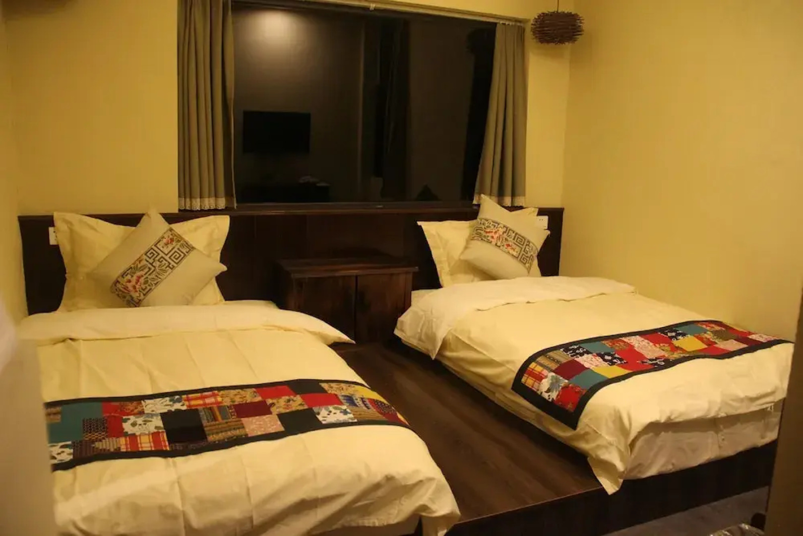 Buyi Hotel Resort Fuxian Lake