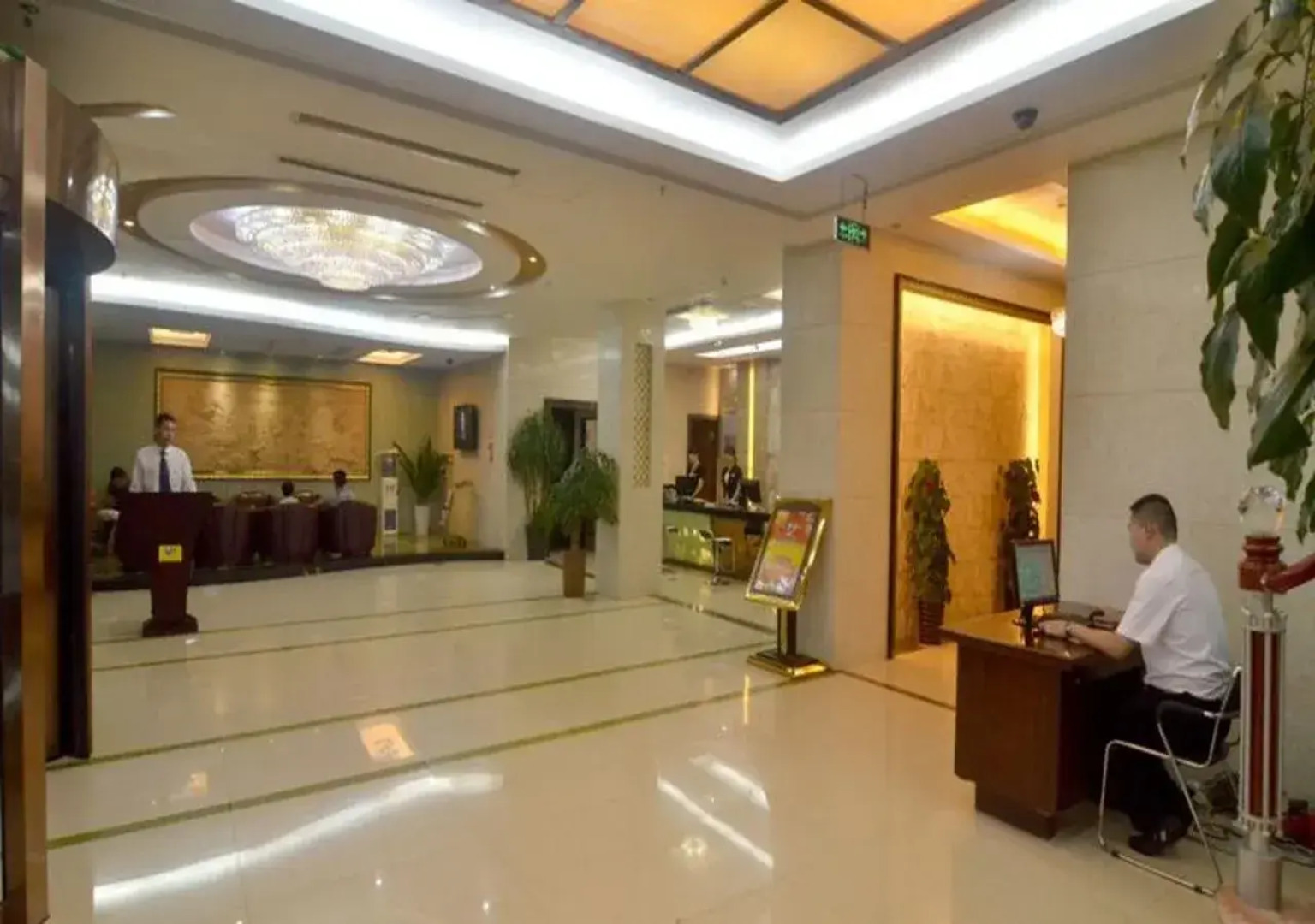 Yiwu Yuejia Business Hotel