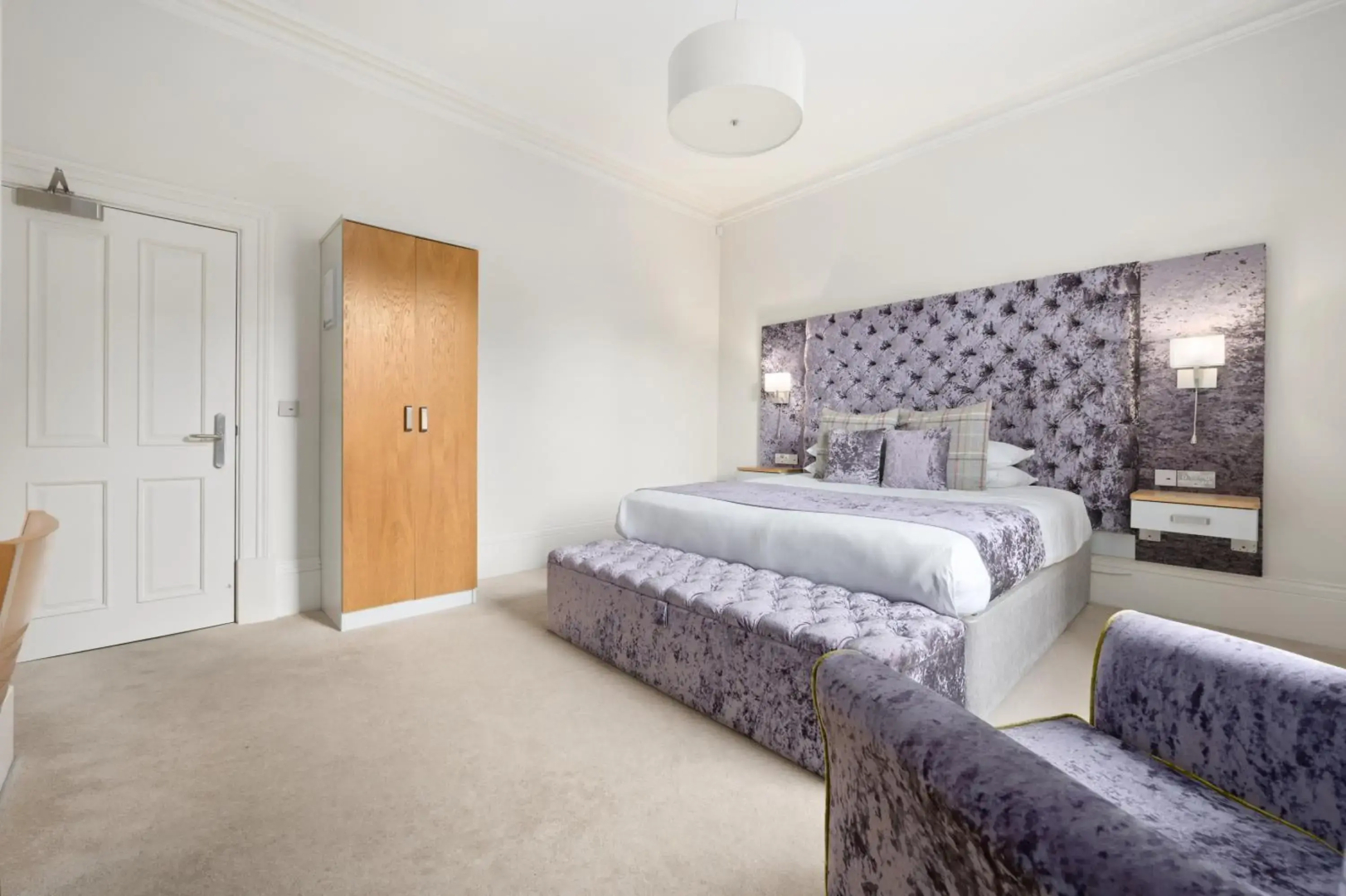 White Hart Hotel & Apartments