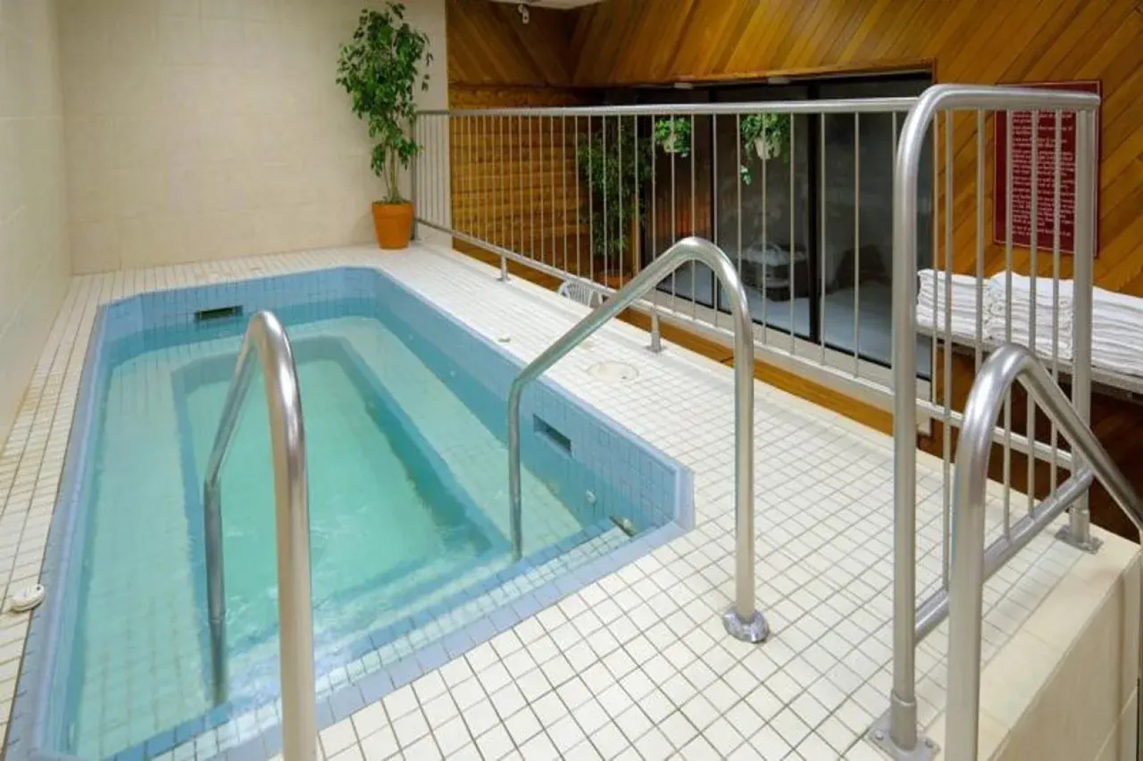 The Elk & Avenue Hotel