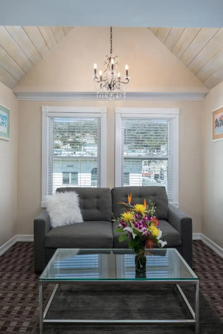 Glenmore Plaza Hotel