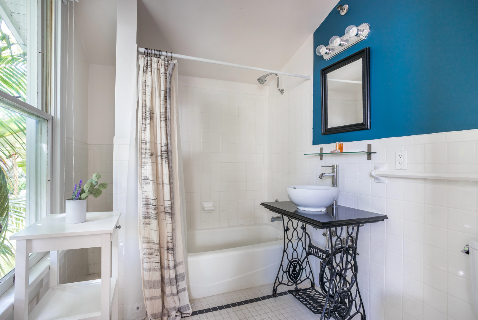 Miami River Inn By Renzzi