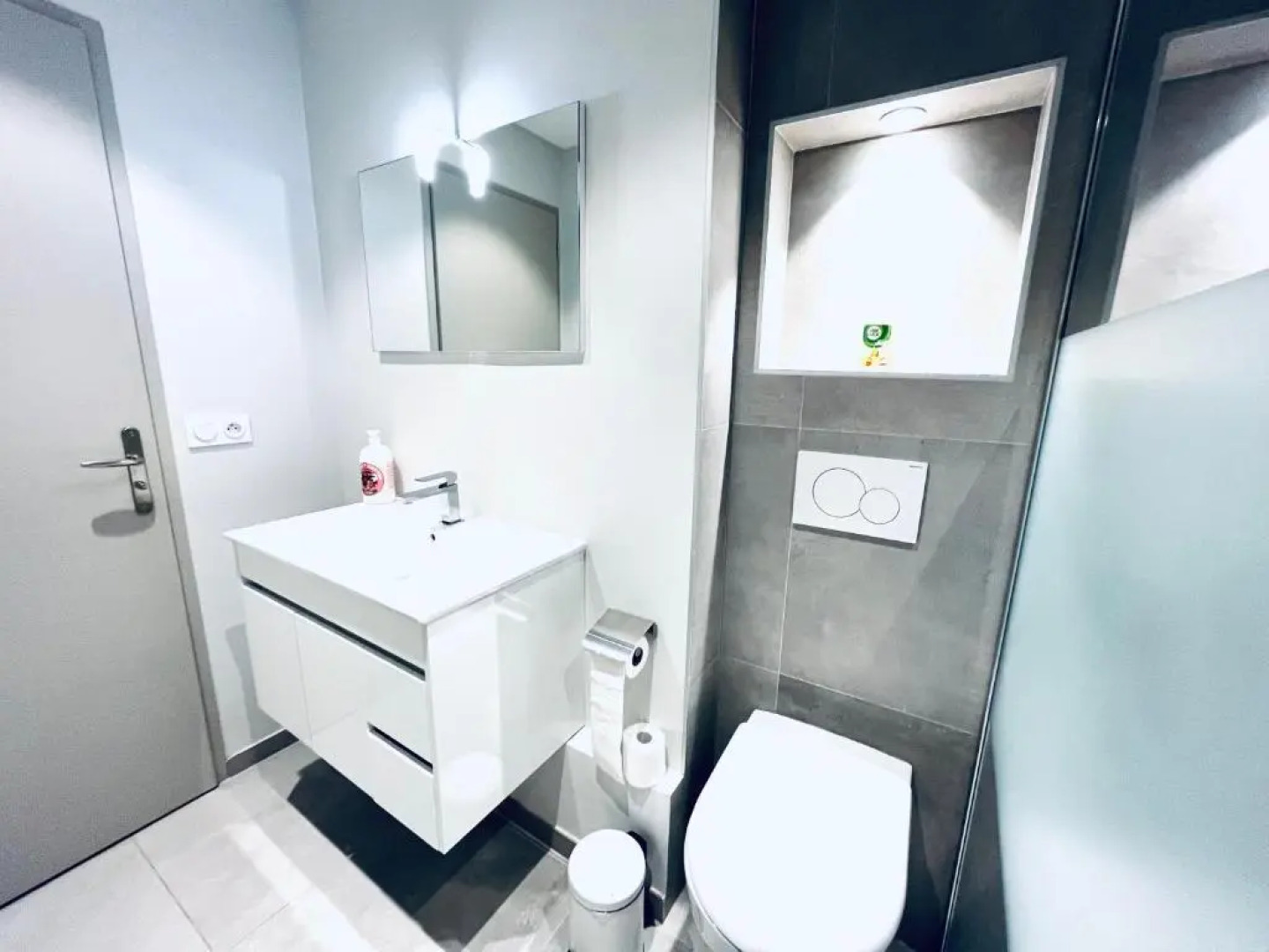 Le White Cosy à 5 minutes du Lac avec parking privatif gratuit