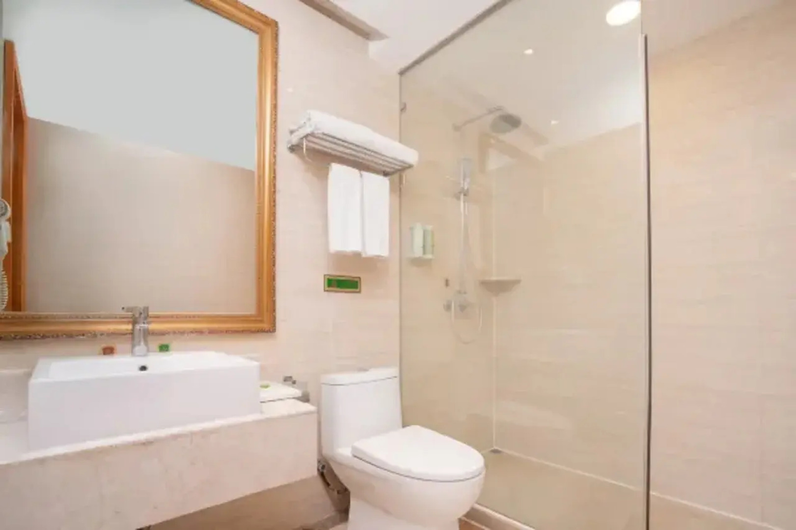 Vienna International Hotel (Tianmen Wanda Plaza Donghu Branch)