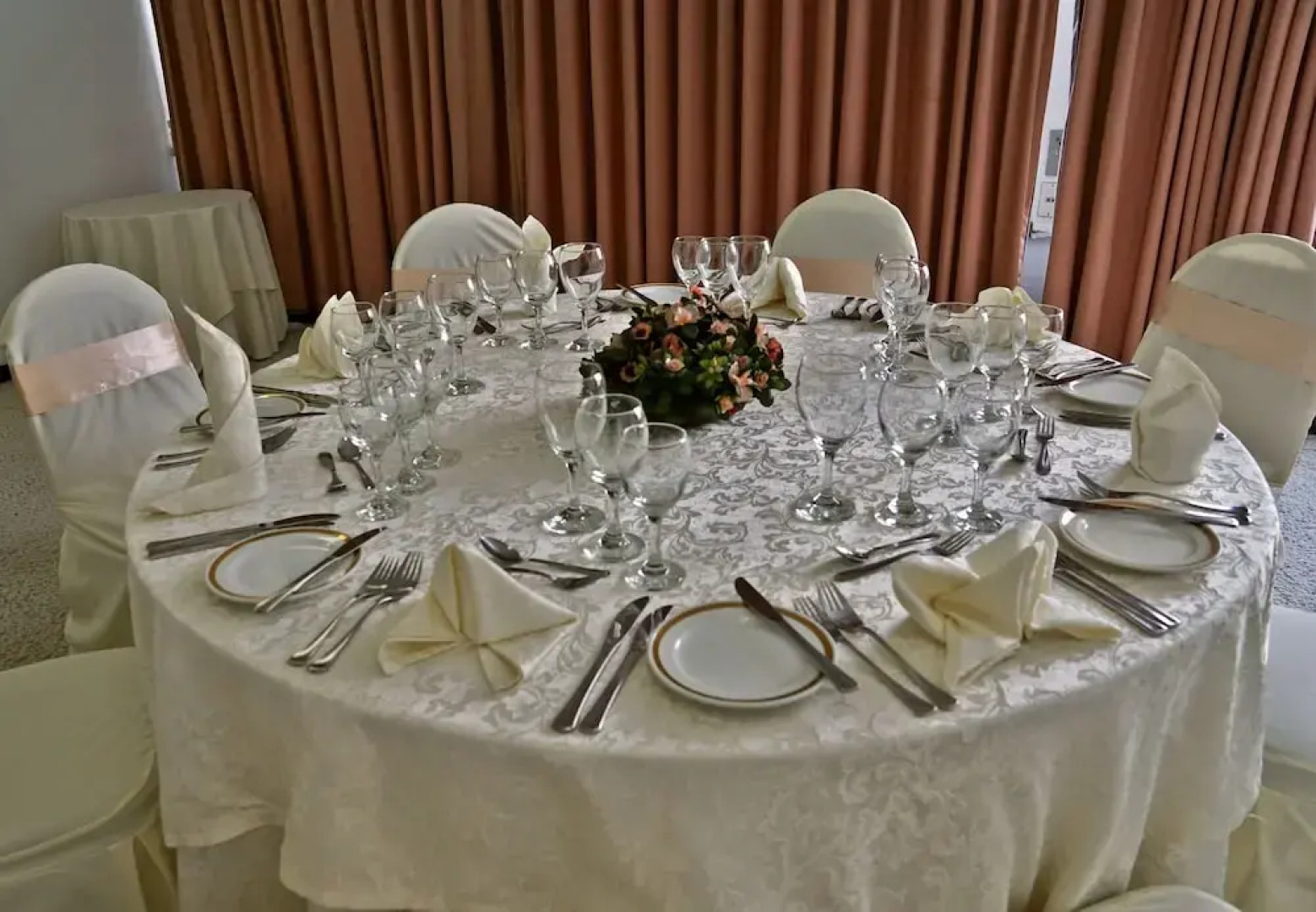 Real Plaza Hotel & Convention Center