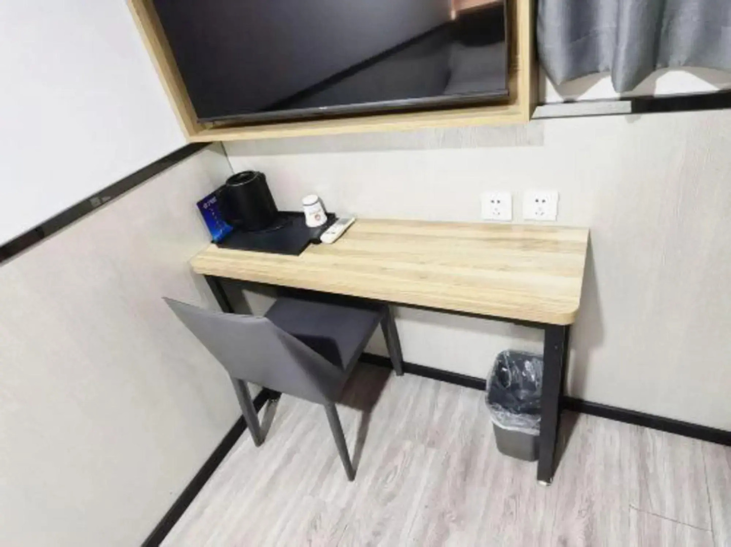 aimoHotel (Beijing Public Welfare Xiqiao Subway Station)