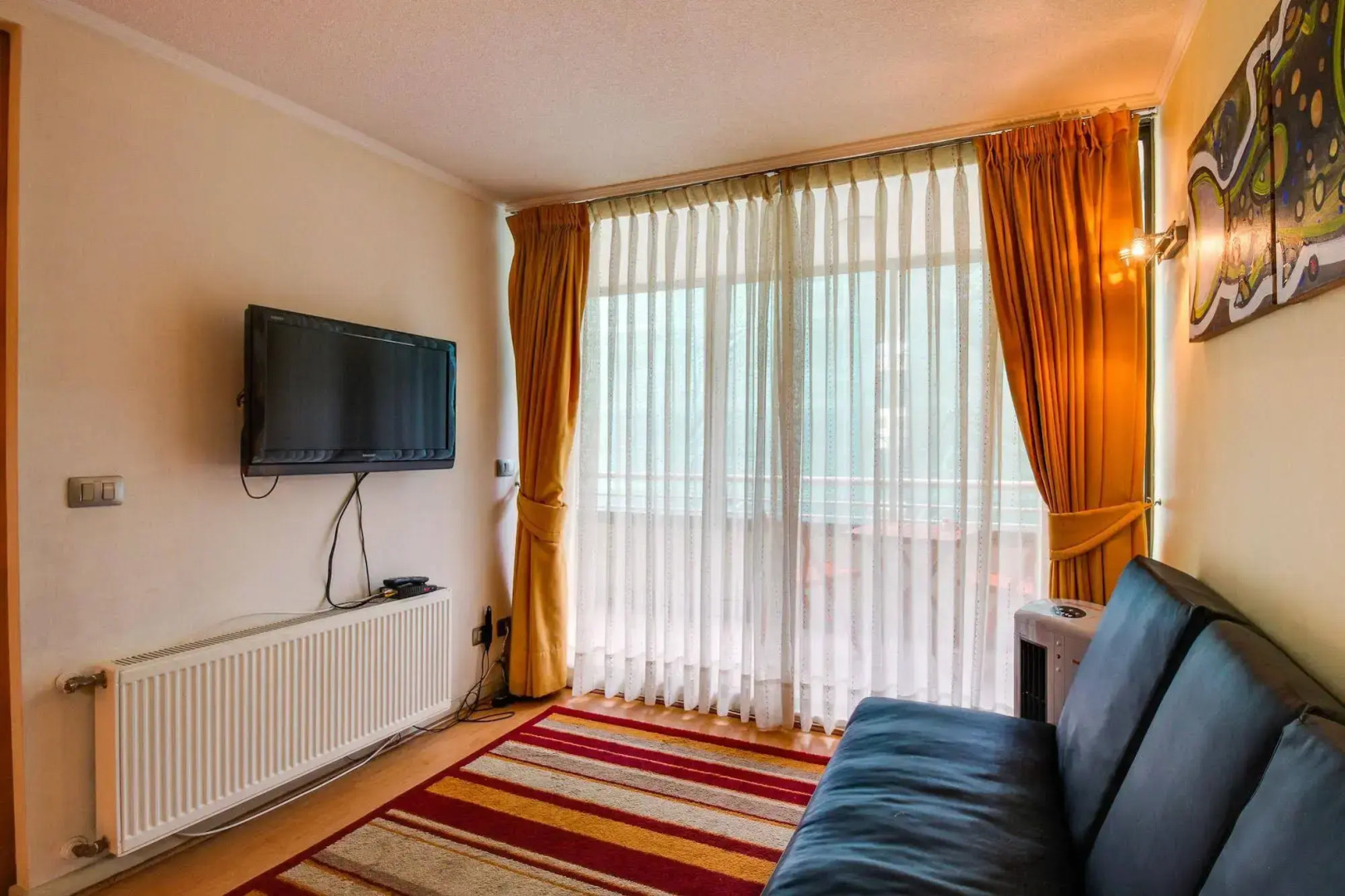 Urban Getaway Near the Sea