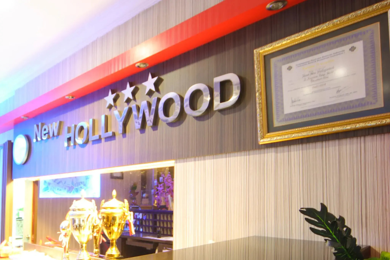 New Hollywood Hotel