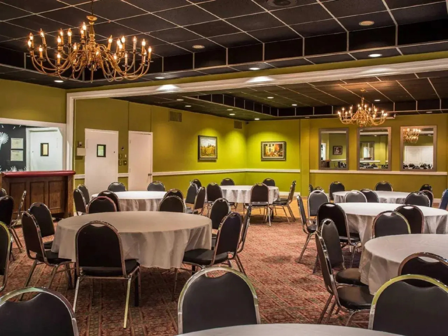 Ramada Inn & Suites Lumberton