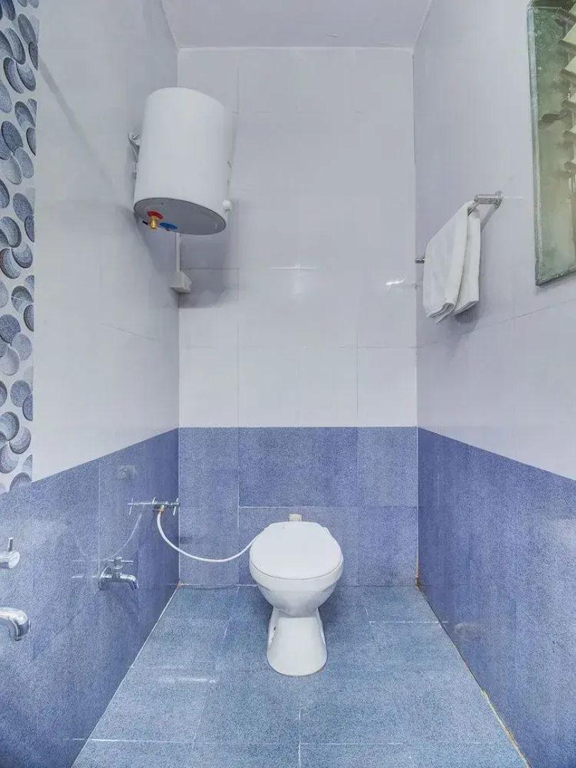 OYO 24087 Viraj Hotel