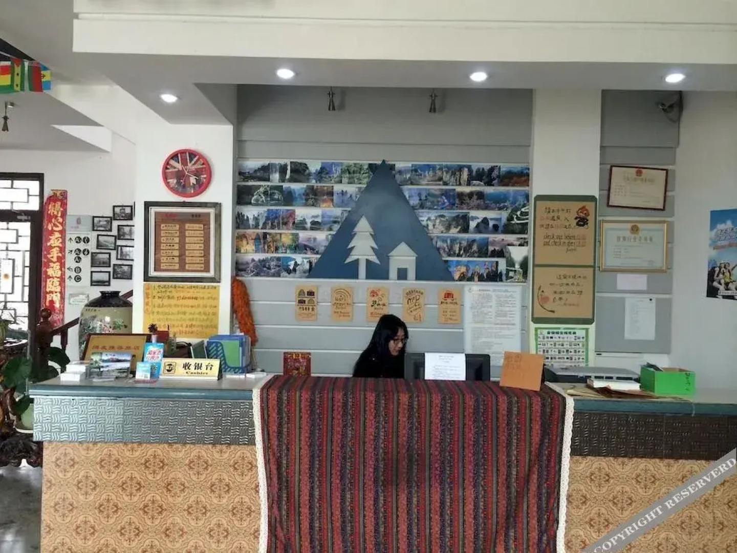 Zhangjiajie Base Area International Youth Hostel