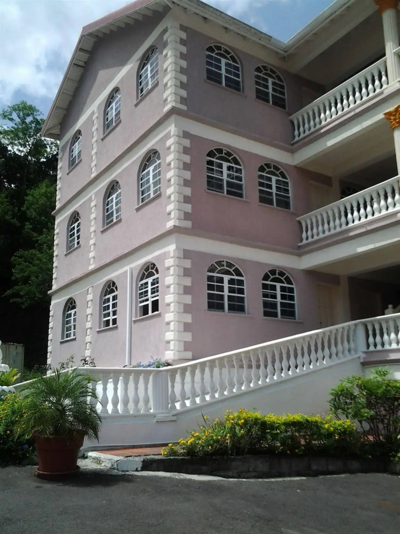 Rejens Hotel