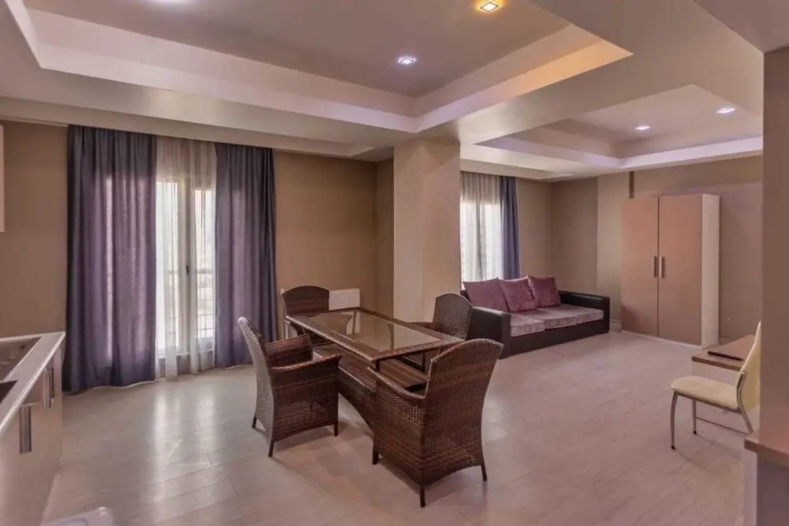 Diplomat Suites