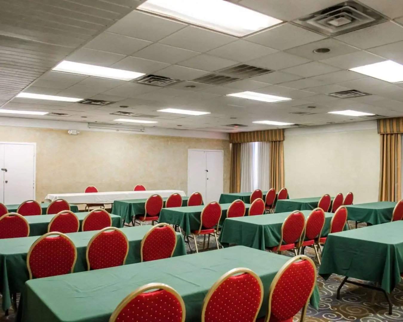 Quality Inn & Suites Gulf Breeze Bayside near Pensacola Beach
