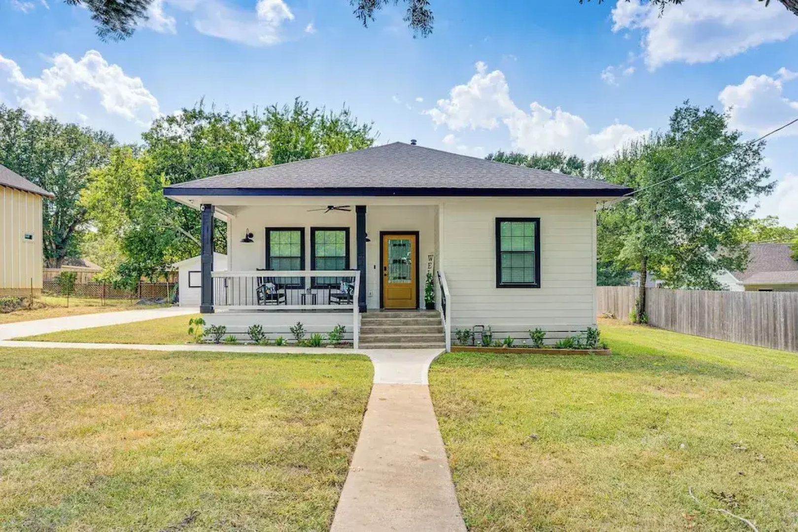 1 Mi to Dtwn Brenham! 'the Bell & Bloom Cottage'