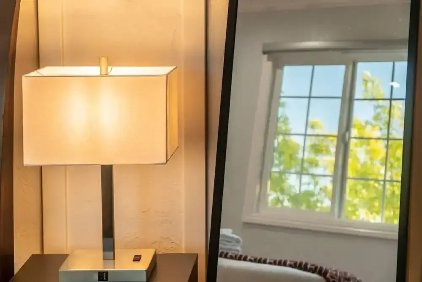 Stunning LA Luxury Retreat Ideal for Work or Play