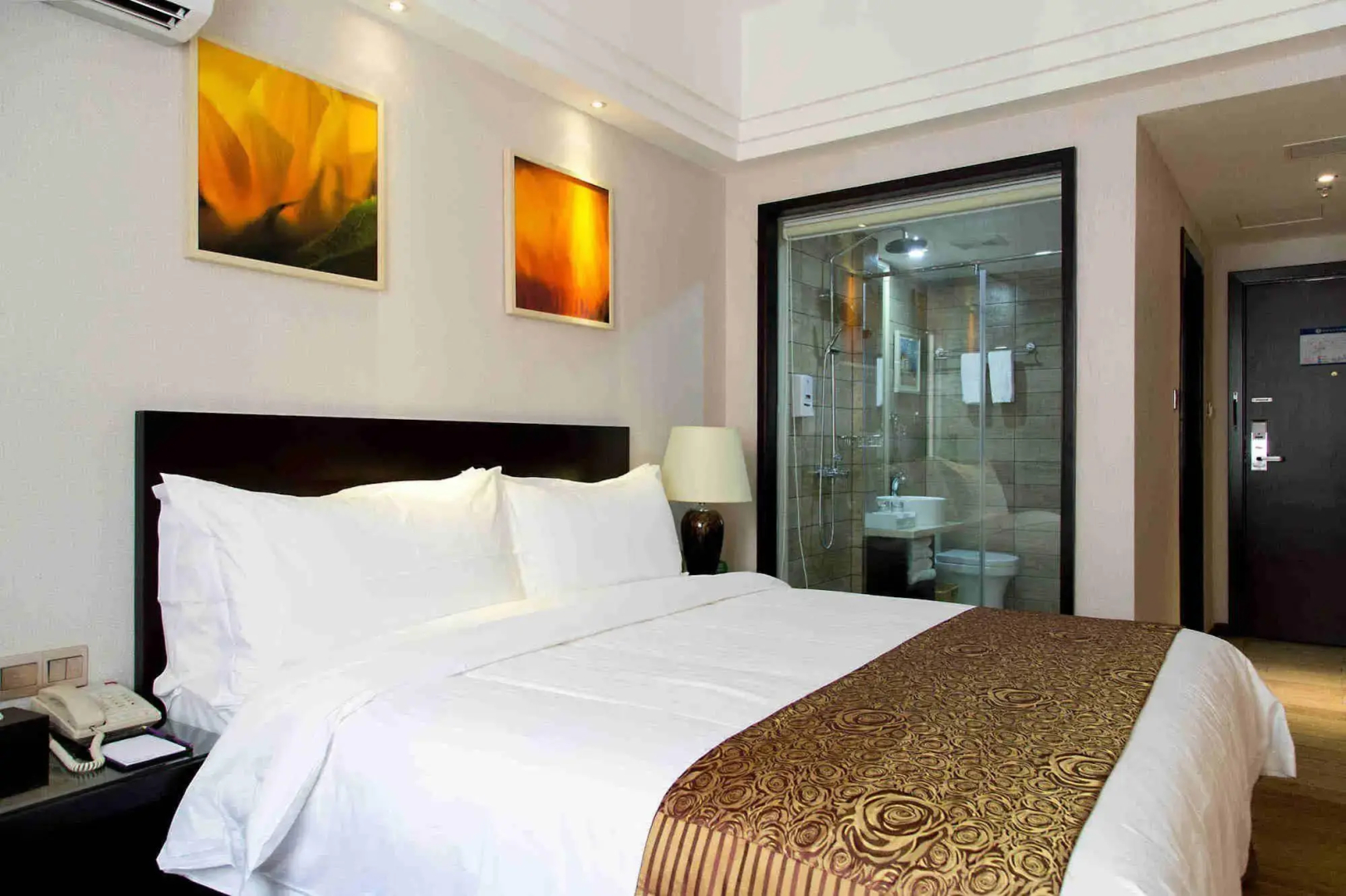 Zhuhai Aqueen Hotel